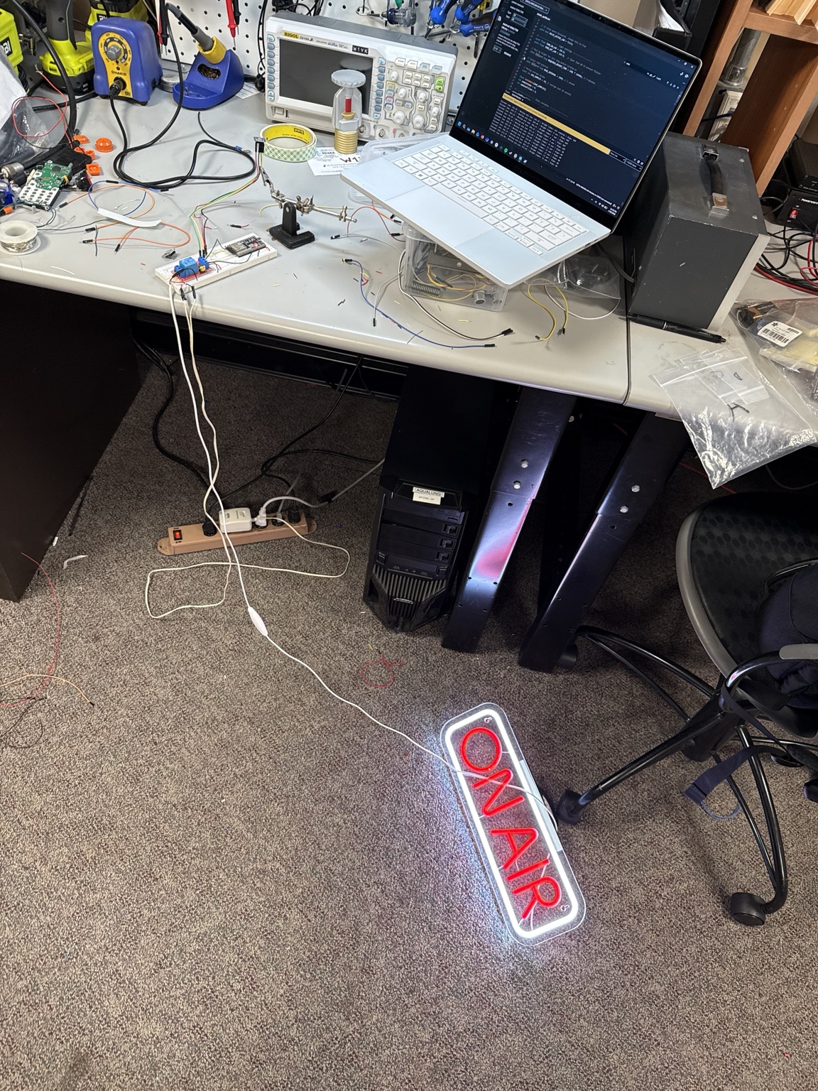 Presence monitor on the bench